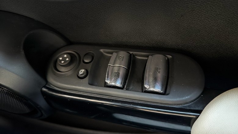 MINI Convertible 2.0 Cooper S Exclusive 2dr Auto [Comfort/Nav Pack] Petrol Convertible